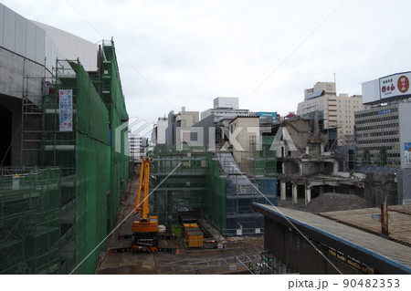 高架化が進む新潟駅（2021年7月） 90482353