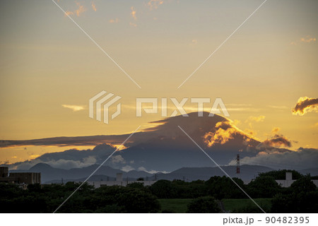 平塚市 富士山 夕焼け 夕暮れ 【神奈川県 平塚市】 平塚市 富士山 夕焼け 夕暮れ 【神奈川県 平塚市】 90482395
