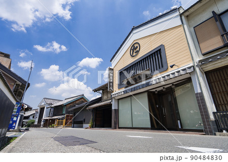 旧東海道　有松の町並み　加藤呉服店　橋爪合資会社 90484830