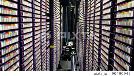 Image of empty corridor with rows of computer...のイラスト素材 [90490945] - PIXTA