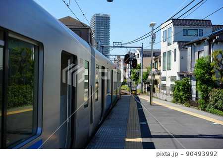 豊島園駅に停車中の電車 90493992