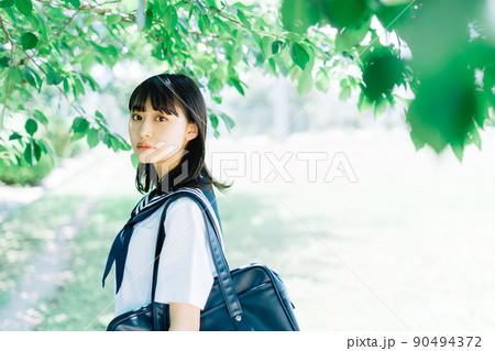 夏服の女子高生 夏服の女子高生 90494372