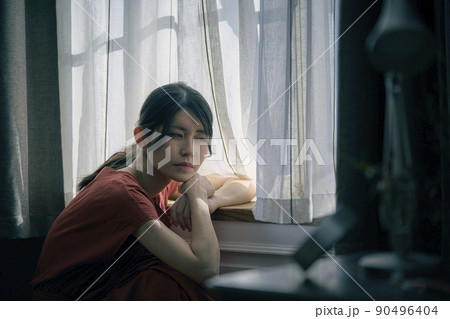 女性　ストレス 90496404