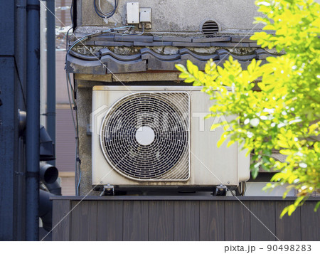 エアコンの室外機 エアコンの室外機 90498283