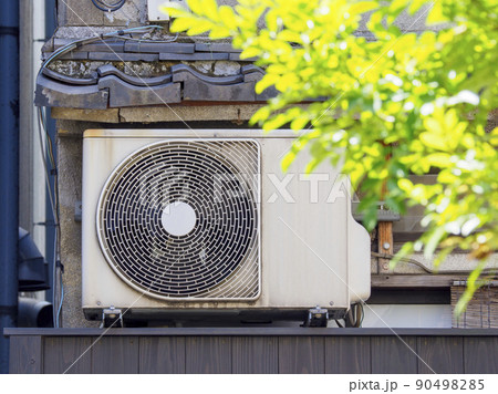 エアコンの室外機 エアコンの室外機 90498285