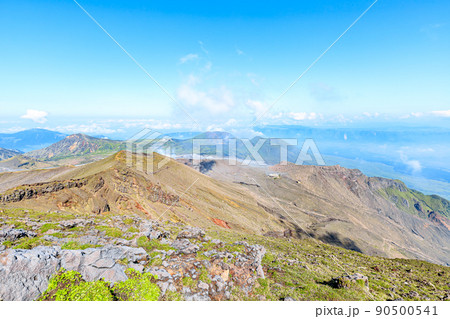高岳から見た初夏の阿蘇山一帯 熊本県阿蘇市 高岳から見た初夏の阿蘇山一帯 熊本県阿蘇市 90500541