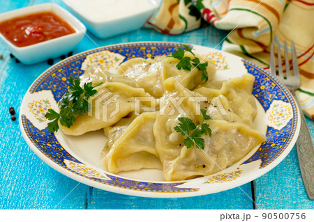 Steam the dumplings with meat and cabbage in a rustic style Steam the dumplings with meat and cabbage in a rustic style 90500756