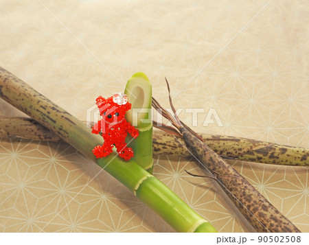 カットしたハチクと赤いビーズテディベア カットしたハチクと赤いビーズテディベア 90502508