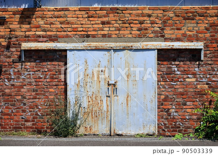 煉瓦造りの倉庫　イメージ 90503339