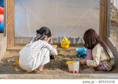 遊び場 女の子 友達 90503436