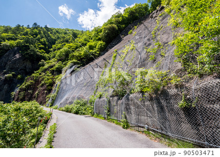 【国道157号】断崖絶壁の区間 90503471