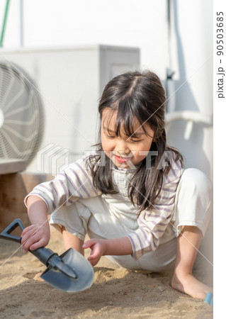 遊び場 子供 女の子 90503685