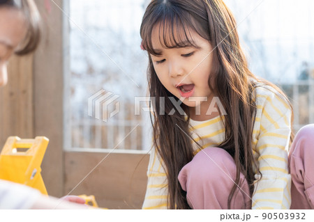 子供 女の子 遊び 90503932
