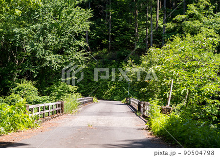 【国道157号】谷に架かる橋 90504798