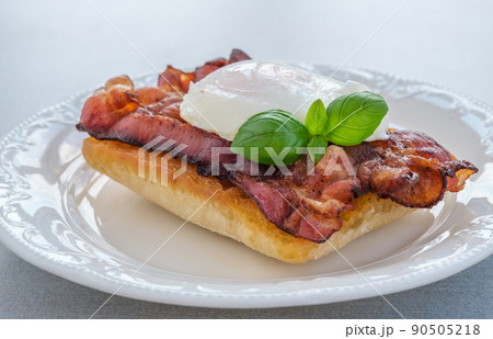 Sandwich with poached egg and bacon Sandwich with poached egg and bacon 90505218