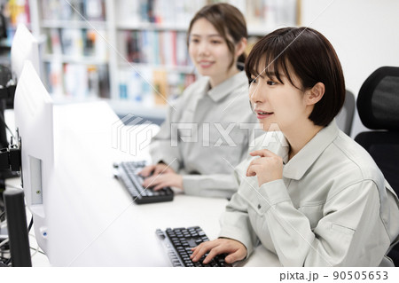 ビジネス　設計　開発　オフィスシーン 90505653