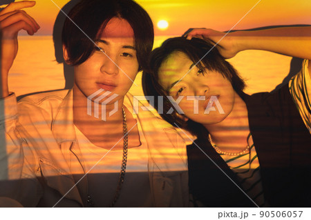 若い男性　ポートレート 90506057