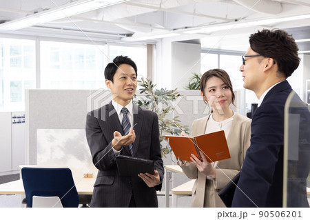 立ち会議 90506201