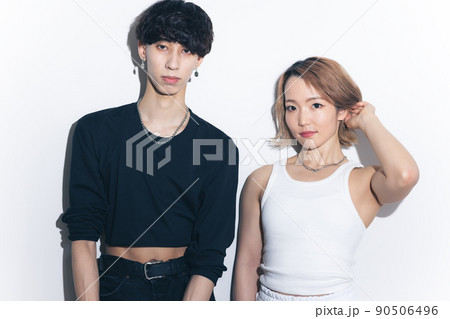 若い男女　ポートレート 90506496