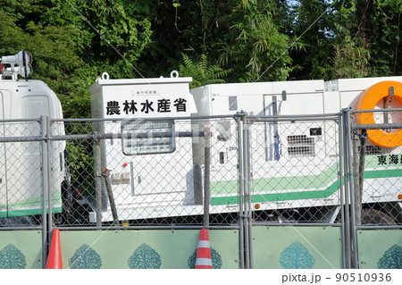 川の氾濫やゲリラ豪雨に活躍する車両（排水ポンプ車　農林水産省） 90510936