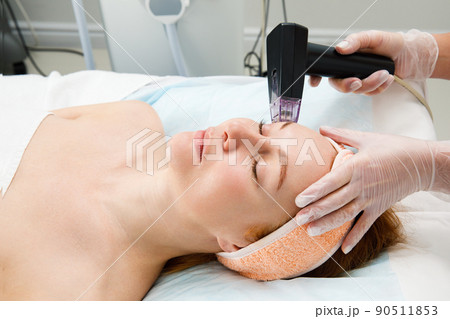 Fractional mesotherapy of the facial skin. RF skin lifting Procedure in a cosmetology clinic. Fractional mesotherapy of the facial skin. RF skin lifting Procedure in a cosmetology clinic. 90511853
