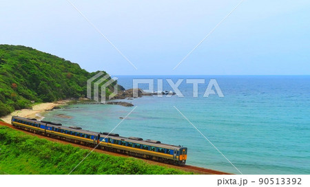 【島根県】海岸線を走るスーパーおき　スーパーまつかぜ 90513392