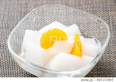 杏仁豆腐(みかん入り)。 90515464