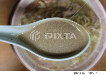 濃厚煮干しラーメンのスープ（青森県） 90515632