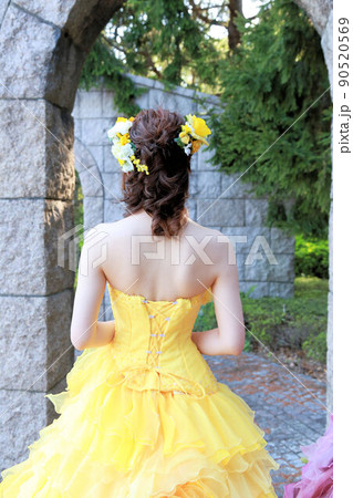 女友達と楽しいウエディングドレス試着レンタル遊び体験、公園でのロケーション撮影カラードレス同性婚 女友達と楽しいウエディングドレス試着レンタル遊び体験、公園でのロケーション撮影カラードレス同性婚 90520569