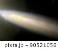 黒の背景に抽象的なレンズフレア 黄色の光 黒の背景に抽象的なレンズフレア 黄色の光 90521056