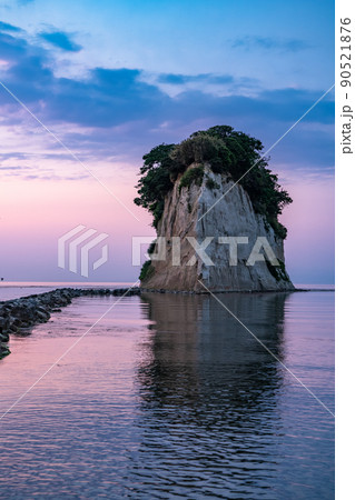 《石川県》見附島の夜明け 《石川県》見附島の夜明け 90521876