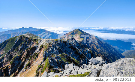 秋の木曽駒ヶ岳トレッキング(宝剣岳から空木岳・三ノ沢岳方面の眺め) 秋の木曽駒ヶ岳トレッキング(宝剣岳から空木岳・三ノ沢岳方面の眺め) 90522012