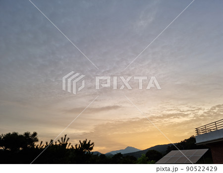 空 夕焼け 夕暮れ 90522429