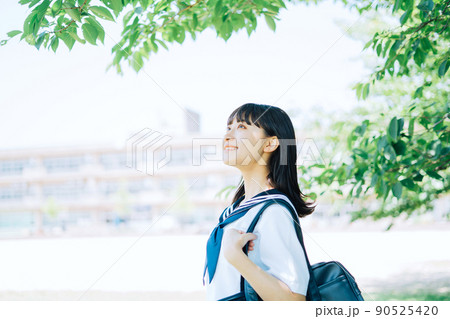 夏服の女子高生 夏服の女子高生 90525420