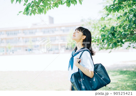 夏服の女子高生 夏服の女子高生 90525421