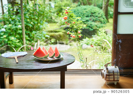 切り分けたスイカ 90526305
