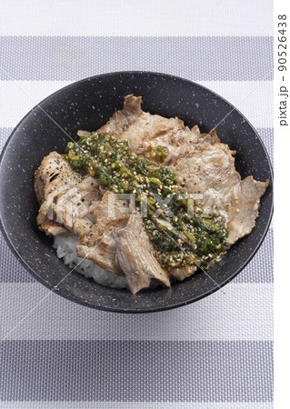ネギ塩豚丼 ネギ塩豚丼 90526438