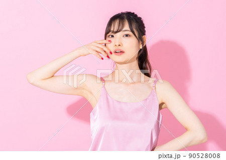 若い女性のビューティ 90528008