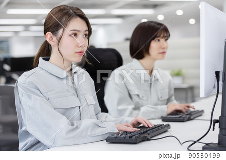 ビジネス　設計　開発　オフィスシーン 90530499