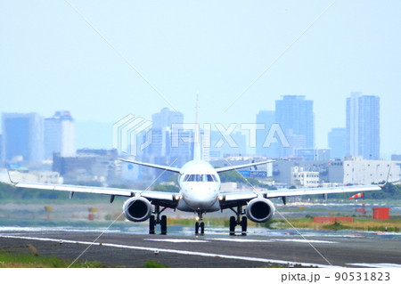 大阪国際空港　旅客機　離着陸　エアフロントオアシス 90531823