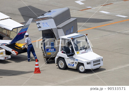 トーイングトラクター　仙台空港 90533571