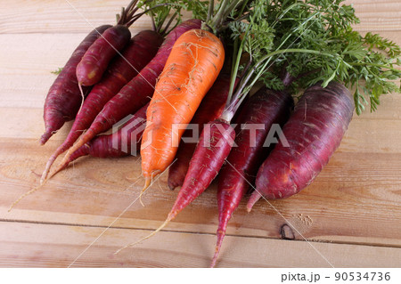 Carrots on table 90534736