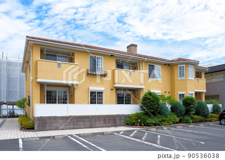 黄色い共同住宅 90536038