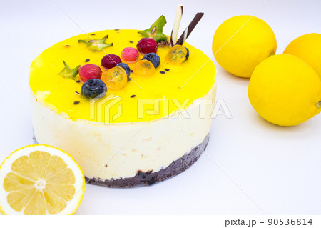 Delicious lemon cake with chocolate biscuit base Delicious lemon cake with chocolate biscuit base 90536814