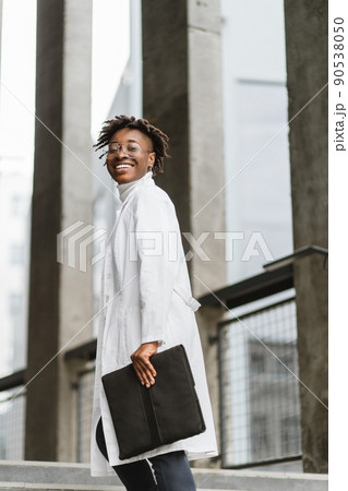 Working during break. 90538050