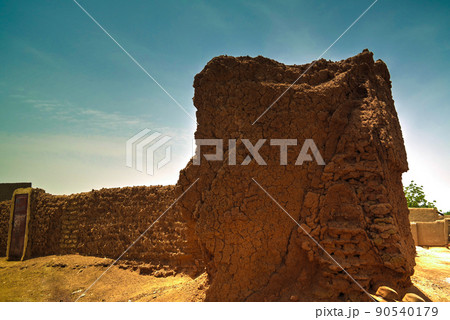 Ruins of city wall in Zinder, Niger 90540179