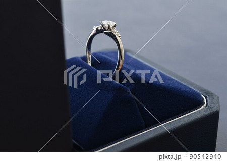 婚約指輪のプロポーズイメージ 婚約指輪のプロポーズイメージ 90542940