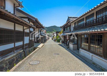 愛媛県　重伝建　卯之町の町並み 90544944