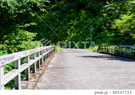 【国道157号】谷に架かる橋 90547733