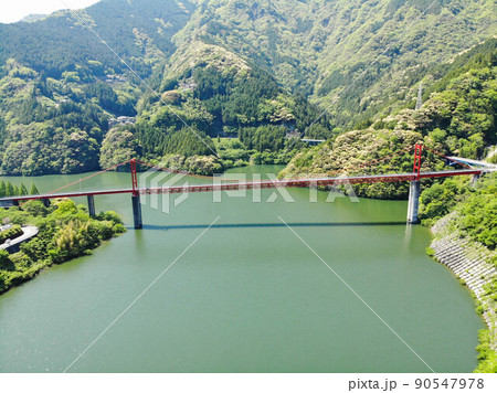 高知県仁淀川町 大渡ダム大橋の風景 高知県仁淀川町 大渡ダム大橋の風景 90547978